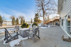 Modern Apt on Detroit Lake w/ Dock Access!