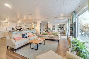 Modern Apt on Detroit Lake w/ Dock Access!