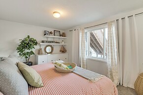 Modern Apt on Detroit Lake w/ Dock Access!