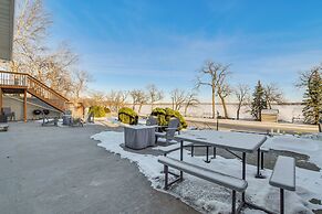 Modern Apt on Detroit Lake w/ Dock Access!