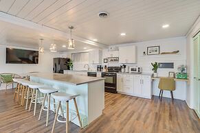 Modern Apt on Detroit Lake w/ Dock Access!