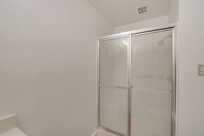 Modern Apt on Detroit Lake w/ Dock Access!