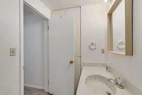 Modern Apt on Detroit Lake w/ Dock Access!