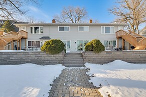 Modern Apt on Detroit Lake w/ Dock Access!