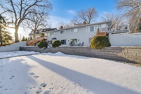Modern Apt on Detroit Lake w/ Dock Access!