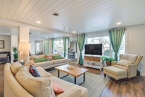 Modern Apt on Detroit Lake w/ Dock Access!