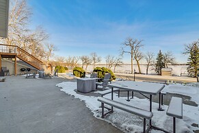 Modern Apt on Detroit Lake w/ Dock Access!