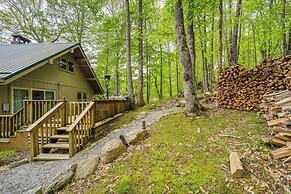 2 Mi to Skiing: Blue Ridge Mtn Cabin w/ Hot Tub!