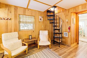 2 Mi to Skiing: Blue Ridge Mtn Cabin w/ Hot Tub!