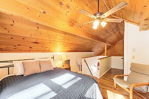 2 Mi to Skiing: Blue Ridge Mtn Cabin w/ Hot Tub!