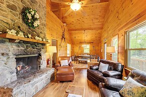 2 Mi to Skiing: Blue Ridge Mtn Cabin w/ Hot Tub!