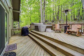 2 Mi to Skiing: Blue Ridge Mtn Cabin w/ Hot Tub!