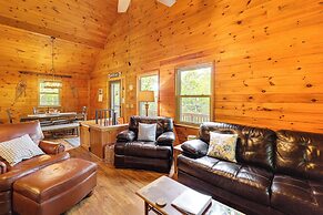 2 Mi to Skiing: Blue Ridge Mtn Cabin w/ Hot Tub!