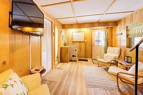 2 Mi to Skiing: Blue Ridge Mtn Cabin w/ Hot Tub!