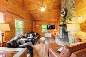 2 Mi to Skiing: Blue Ridge Mtn Cabin w/ Hot Tub!