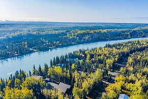 Walk to Kenai River: Forested Fisherman's Cabin!
