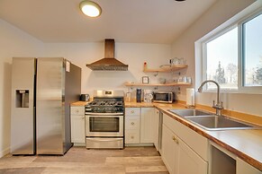 Walk to Kenai River: Forested Fisherman's Cabin!