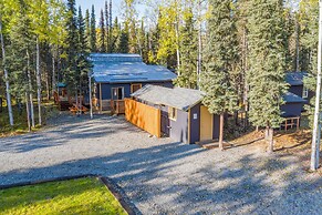 Walk to Kenai River: Forested Fisherman's Cabin!