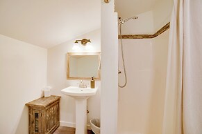 Walk to Kenai River: Forested Fisherman's Cabin!