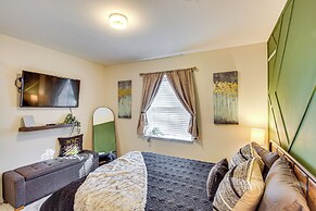 8 Mi to Dtwn Overland Park: Townhome w/ Yard!