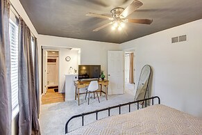 8 Mi to Dtwn Overland Park: Townhome w/ Yard!