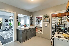 5 Mi to Dtwn Syracuse: Updated Apartment!