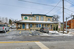 5 Mi to Dtwn Syracuse: Updated Apartment!