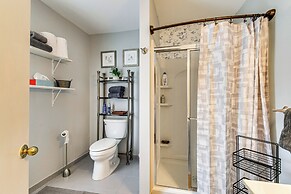 5 Mi to Dtwn Syracuse: Updated Apartment!