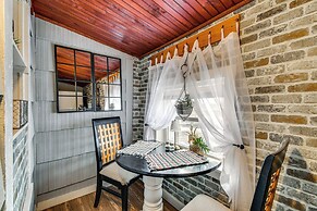 5 Mi to Dtwn Syracuse: Updated Apartment!