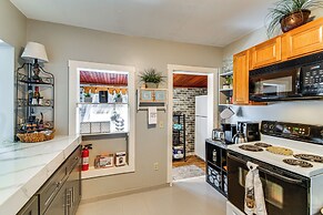 5 Mi to Dtwn Syracuse: Updated Apartment!