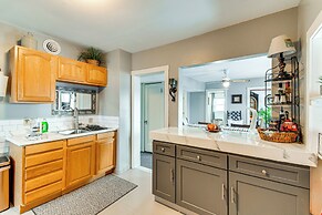 5 Mi to Dtwn Syracuse: Updated Apartment!