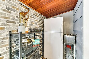 5 Mi to Dtwn Syracuse: Updated Apartment!