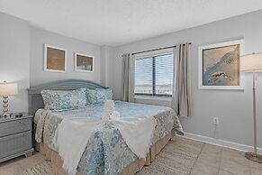 Coastal Retreat: Beach Access & Modern Comforts 2 Bedroom Condo