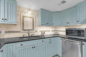 Coastal Retreat: Beach Access & Modern Comforts 2 Bedroom Condo