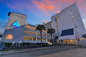 Coastal Retreat: Beach Access & Modern Comforts 2 Bedroom Condo