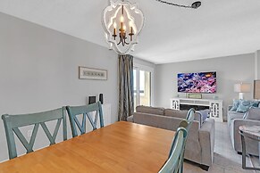 Coastal Retreat: Beach Access & Modern Comforts 2 Bedroom Condo