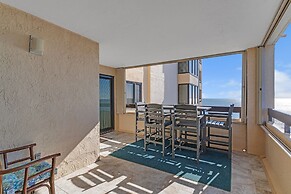 Coastal Retreat: Beach Access & Modern Comforts 2 Bedroom Condo