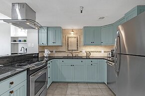 Coastal Retreat: Beach Access & Modern Comforts 2 Bedroom Condo