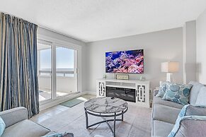 Coastal Retreat: Beach Access & Modern Comforts 2 Bedroom Condo