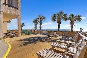 Coastal Retreat: Beach Access & Modern Comforts 2 Bedroom Condo