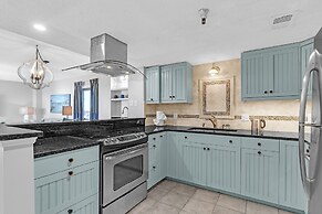 Coastal Retreat: Beach Access & Modern Comforts 2 Bedroom Condo