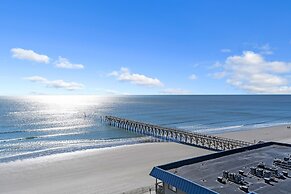 Coastal Retreat: Beach Access & Modern Comforts 2 Bedroom Condo