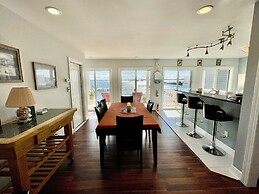 Big Waterfront House W/ Amazing View And Swim Deck 3 Bedroom Home