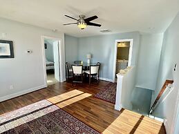 Big Waterfront House W/ Amazing View And Swim Deck 3 Bedroom Home