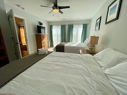 Big Waterfront House W/ Amazing View And Swim Deck 3 Bedroom Home