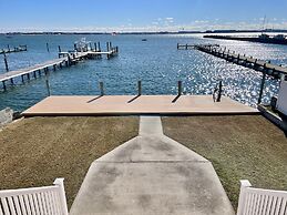 Big Waterfront House W/ Amazing View And Swim Deck 3 Bedroom Home