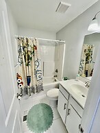 Big Waterfront House W/ Amazing View And Swim Deck 3 Bedroom Home