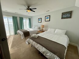 Big Waterfront House W/ Amazing View And Swim Deck 3 Bedroom Home