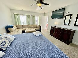 Big Waterfront House W/ Amazing View And Swim Deck 3 Bedroom Home