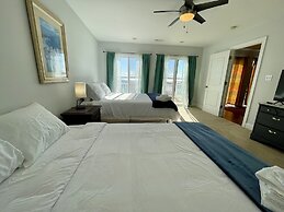 Big Waterfront House W/ Amazing View And Swim Deck 3 Bedroom Home